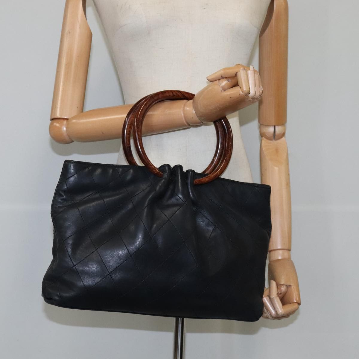Chanel Vintage Black Leather Handbag (Pre-Owned) Size ONE SIZE - 20 Thumbnail