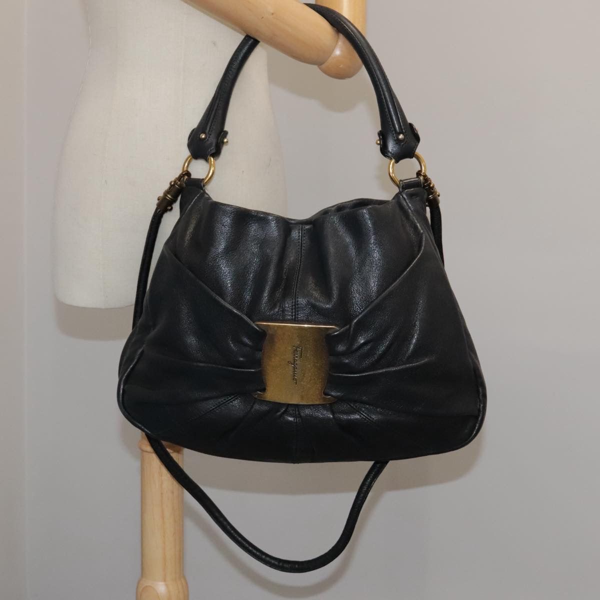 Salvatore Ferragamo Vara Black Leather Handbag (Pre-Owned) Size ONE SIZE - 15 Thumbnail