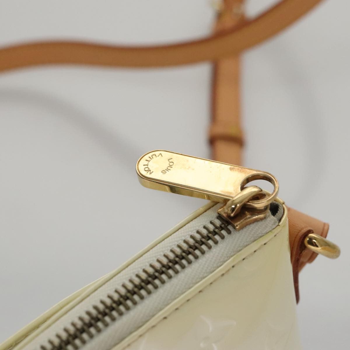Louis Vuitton Minna White Patent Leather Shoulder Bag (Pre-Owned) Size ONE SIZE - 11 Thumbnail