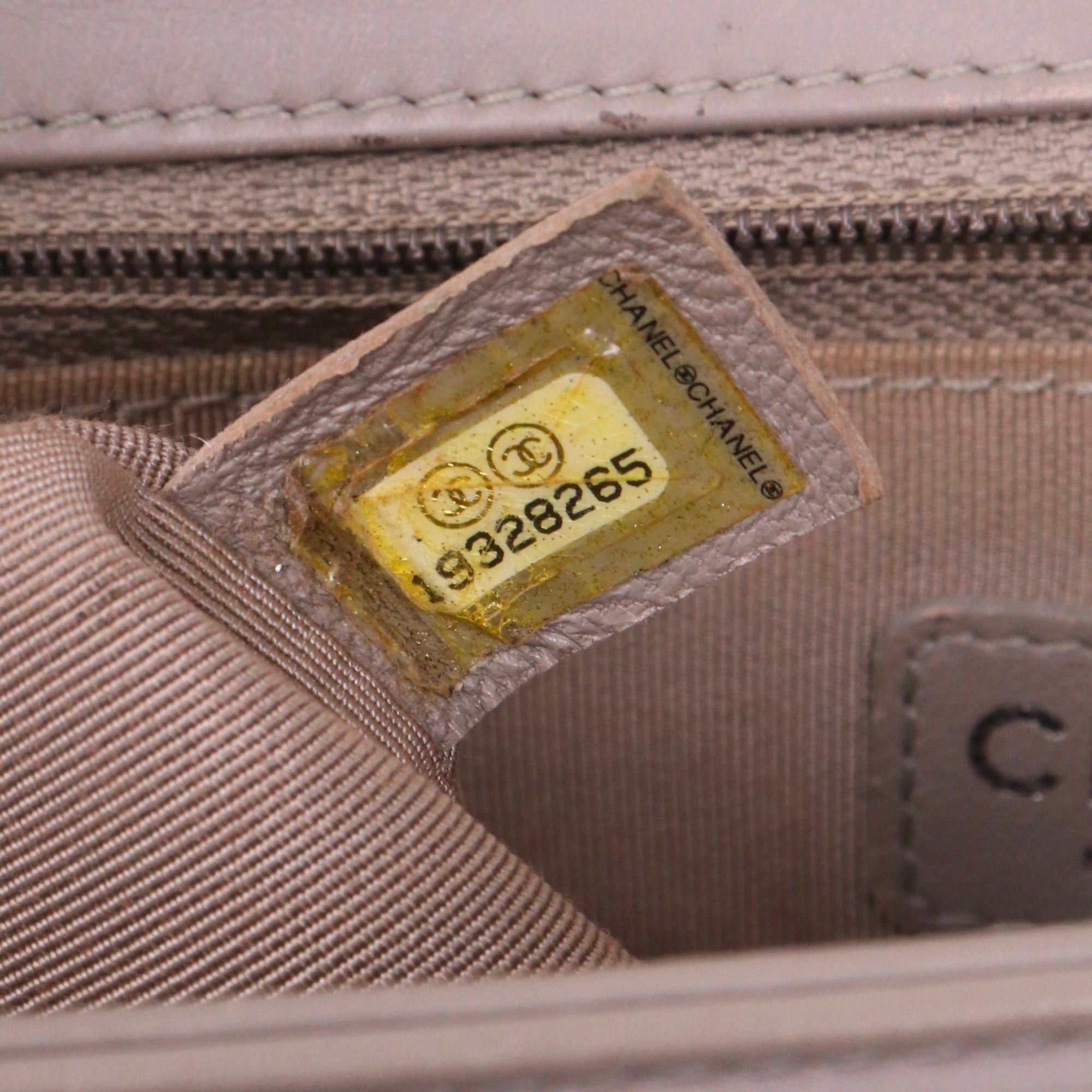 Chanel CHANEL - Boy Chanel shoulder bag in gray leather Size ONE SIZE - 9 Thumbnail