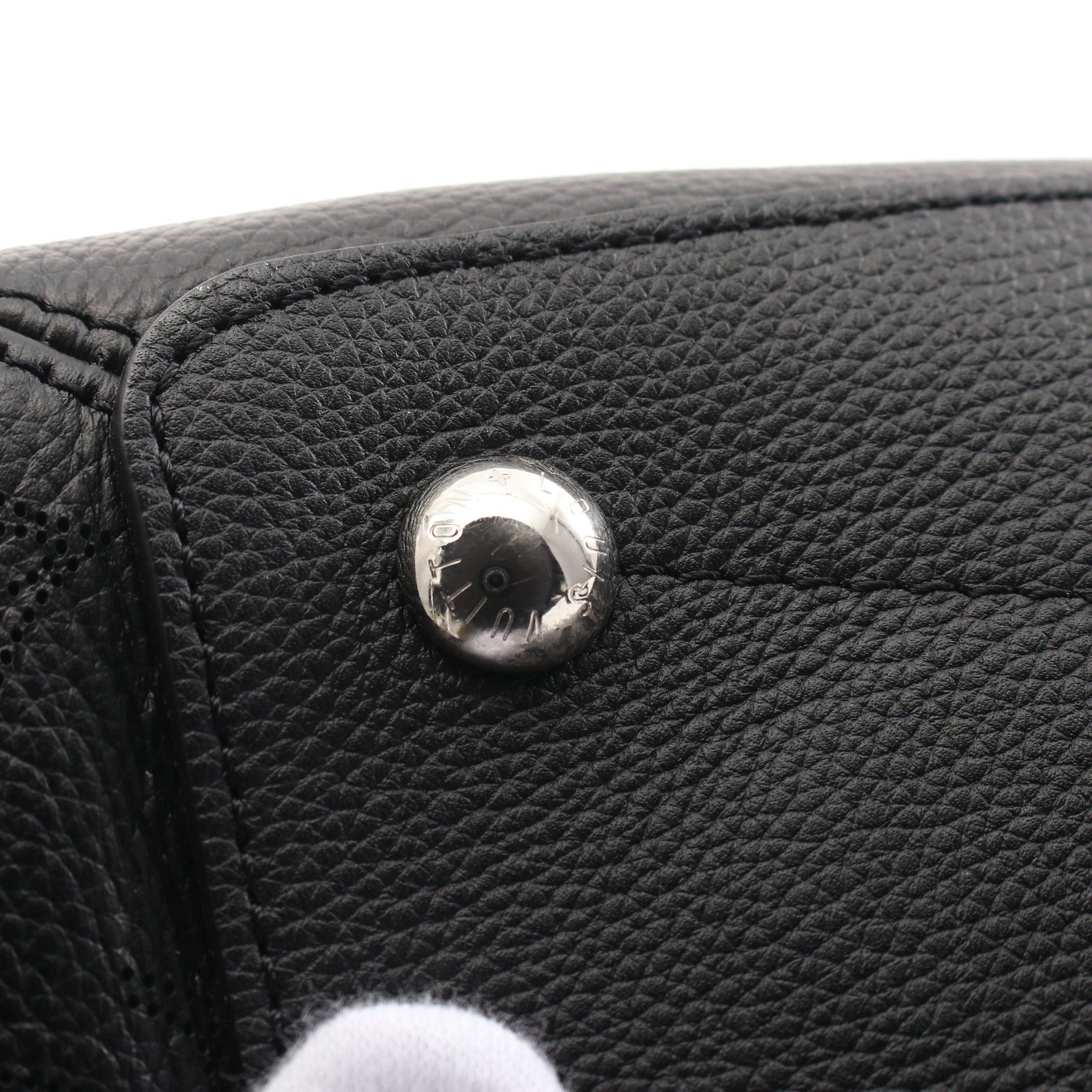 Louis Vuitton Louis Vuitton Omea Haumea Mahina Noir Handbag Leather Black Size ONE SIZE - 9 Thumbnail