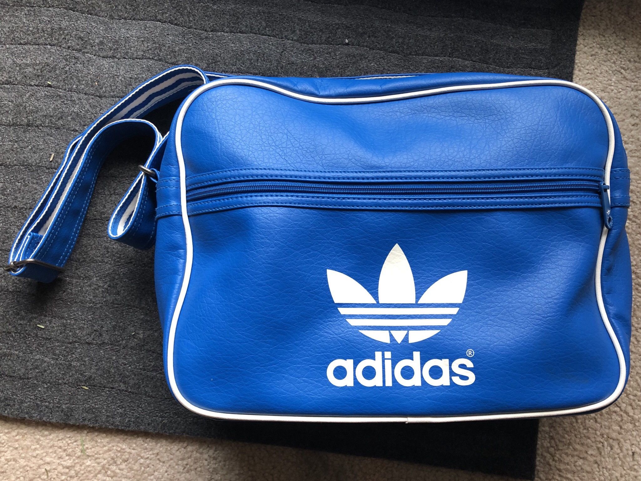 Adidas vintage airliner bag hotsell