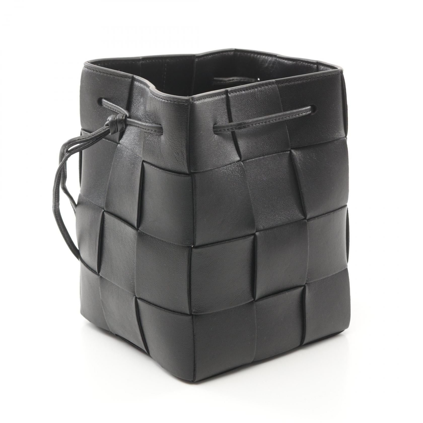 Bottega Veneta Bottega Veneta Small Cassette Bucket Shoulder Bag Leather Black Size ONE SIZE - 2 Thumbnail
