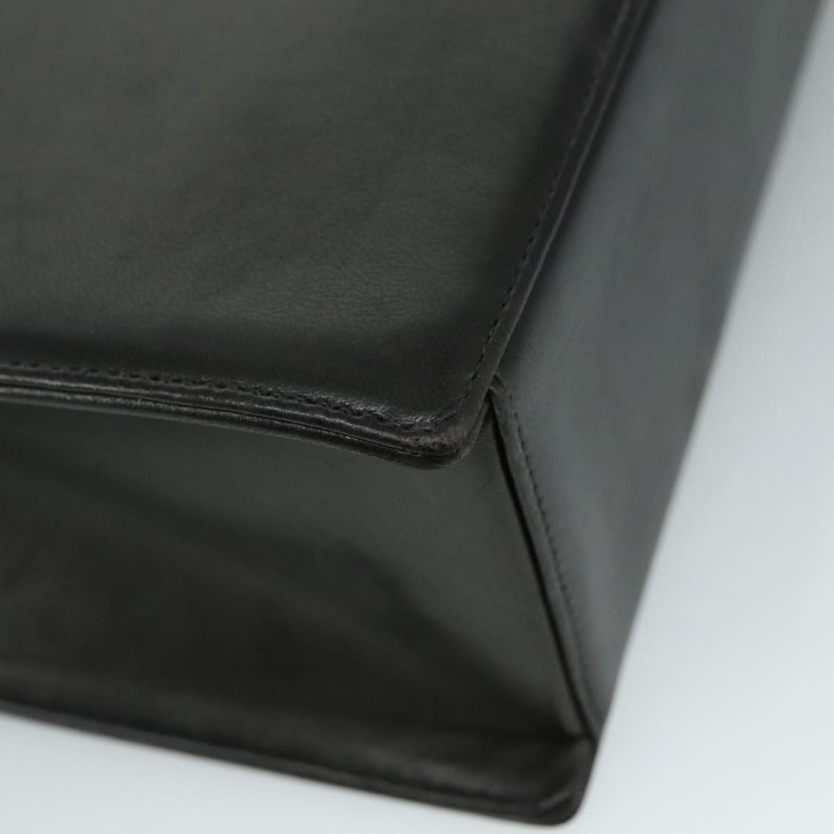 Chanel Cc Black Leather Handbag (Pre-Owned) Size ONE SIZE - 9 Thumbnail
