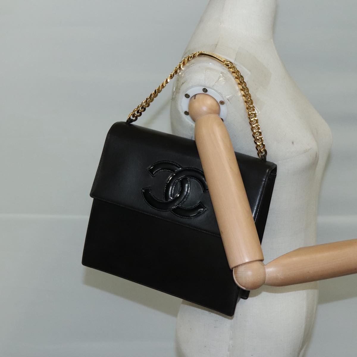 Chanel Cc Black Leather Handbag (Pre-Owned) Size ONE SIZE - 15 Thumbnail