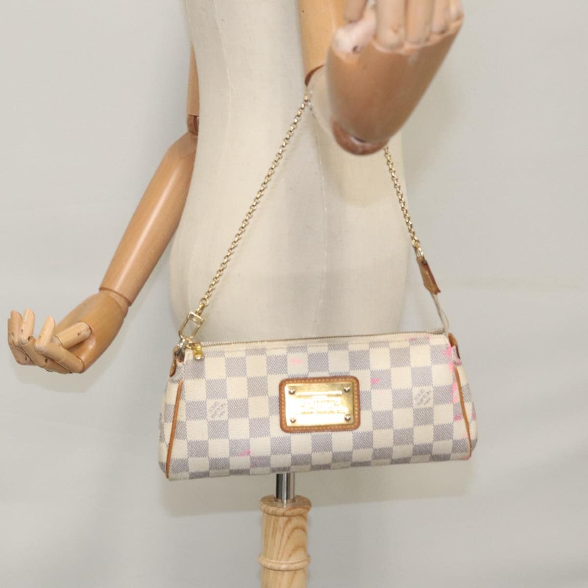 Louis Vuitton Eva White Canvas Shoulder Bag (Pre-Owned) Size ONE SIZE - 18 Thumbnail