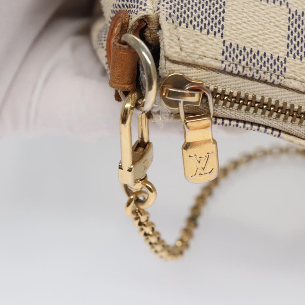 Louis Vuitton Eva White Canvas Shoulder Bag (Pre-Owned) Size ONE SIZE - 12 Thumbnail