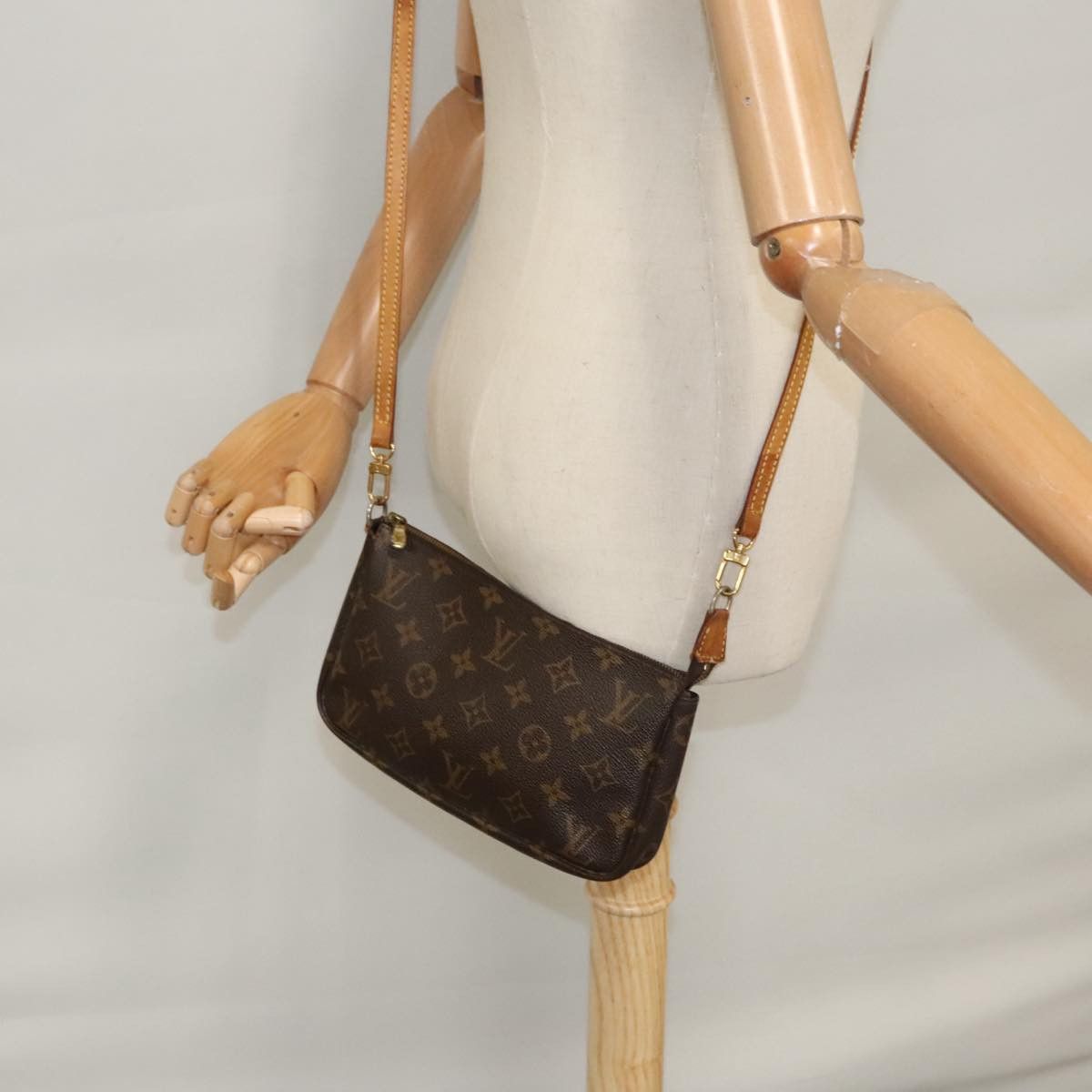 Louis Vuitton Pochette Accessoire Brown Canvas Clutch Bag (Pre-Owned) Size ONE SIZE - 13 Thumbnail