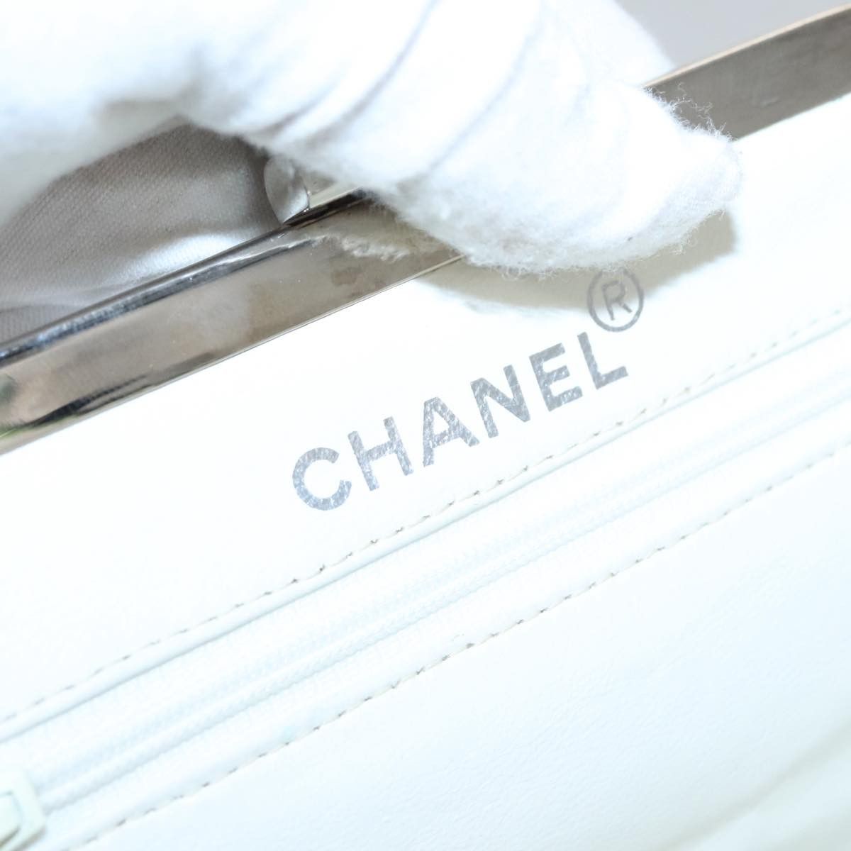 Chanel White Canvas Handbag (Pre-Owned) Size ONE SIZE - 14 Thumbnail