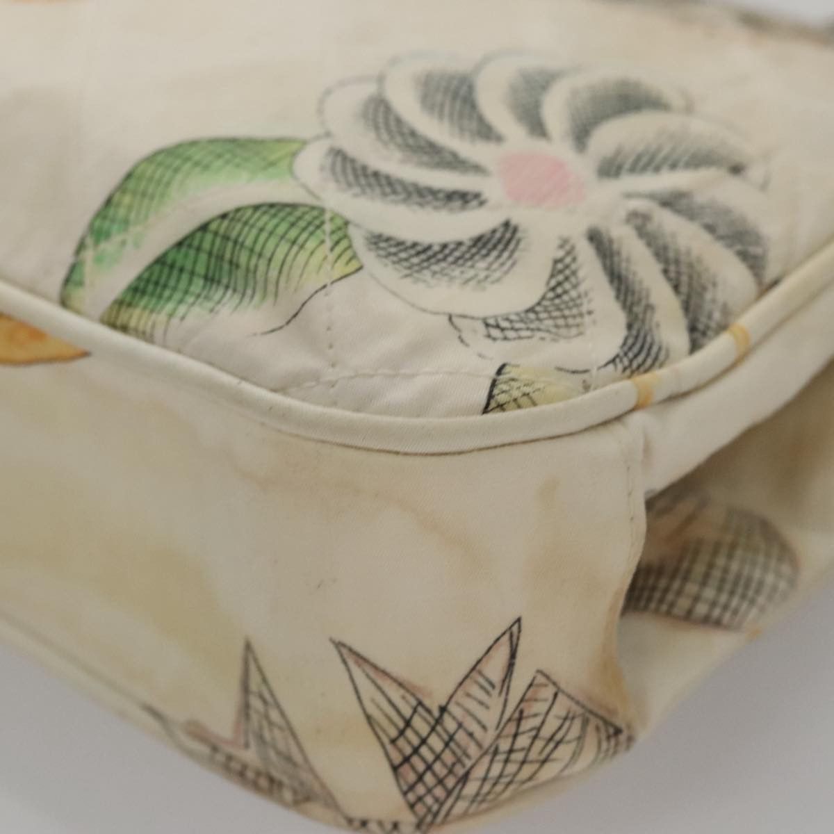 Chanel White Canvas Handbag (Pre-Owned) Size ONE SIZE - 10 Thumbnail