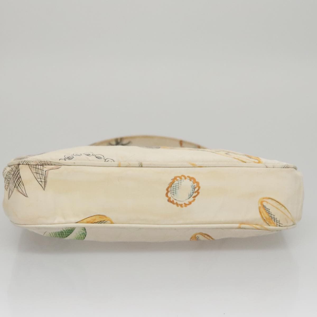 Chanel White Canvas Handbag (Pre-Owned) Size ONE SIZE - 18 Thumbnail