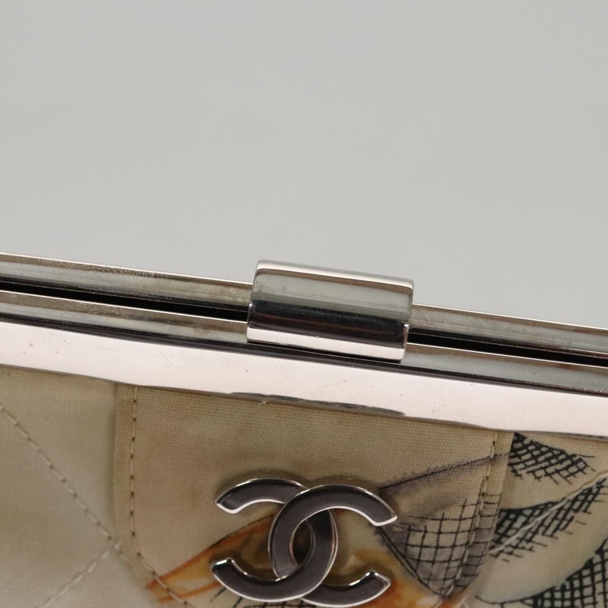 Chanel White Canvas Handbag (Pre-Owned) Size ONE SIZE - 11 Thumbnail