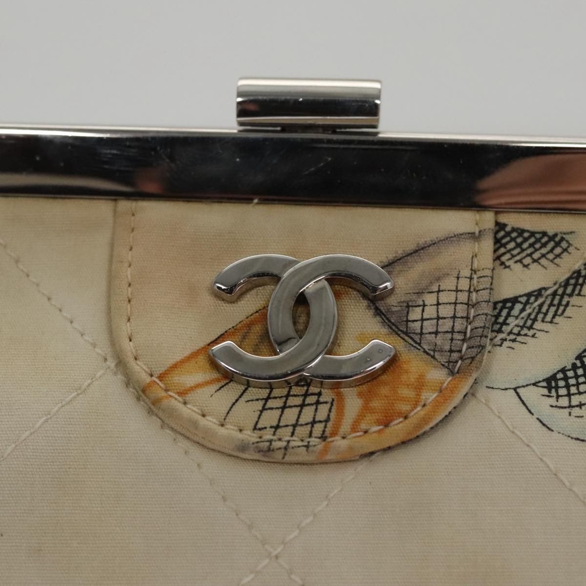 Chanel White Canvas Handbag (Pre-Owned) Size ONE SIZE - 19 Thumbnail