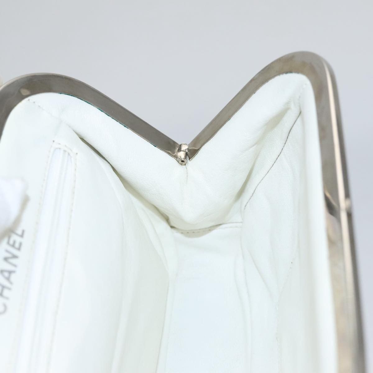 Chanel White Canvas Handbag (Pre-Owned) Size ONE SIZE - 20 Thumbnail