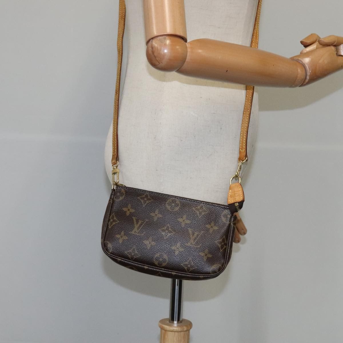 Louis Vuitton Mini Pochette Accessoires Brown Canvas Clutch Bag Size ONE SIZE - 16 Thumbnail