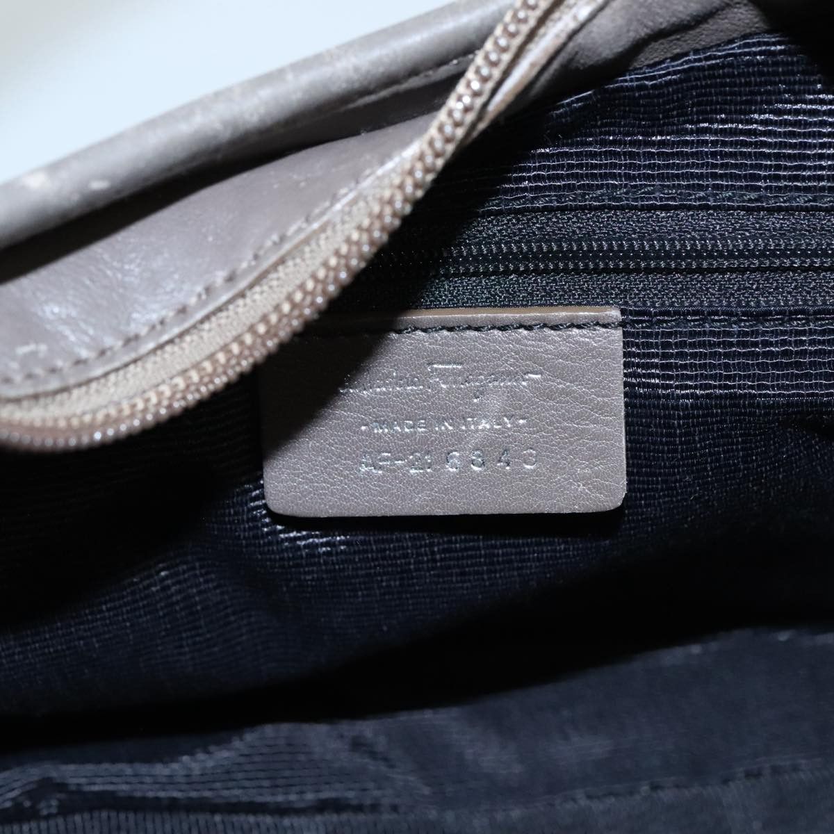 Salvatore Ferragamo Gancini Grey Canvas Shoulder Bag (Pre-Owned) Size ONE SIZE - 17 Thumbnail