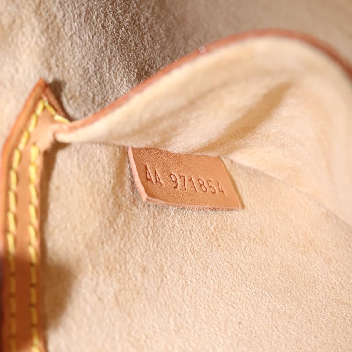 Louis Vuitton Alma Brown Leather Handbag (Pre-Owned) Size ONE SIZE - 16 Thumbnail
