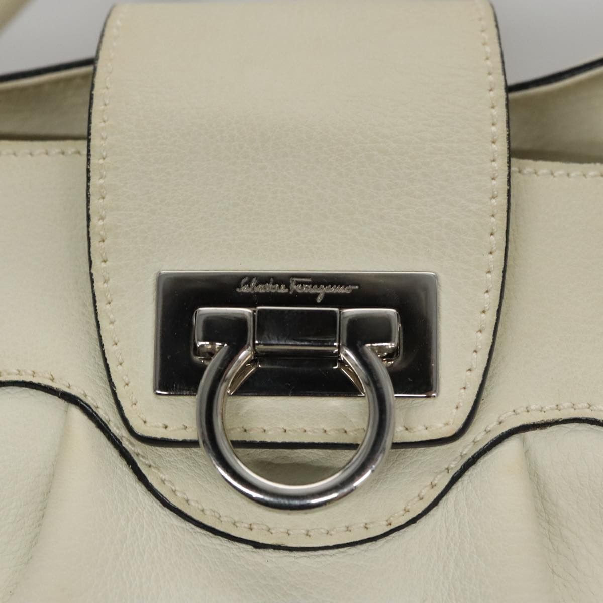 Salvatore Ferragamo Gancini White Leather Handbag (Pre-Owned) Size ONE SIZE - 13 Thumbnail