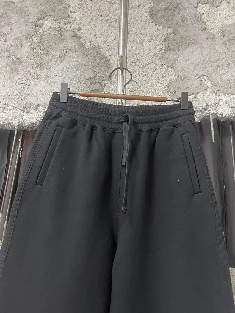 Miu Miu Miu Miu Miu black pocket cloth logo sweatpants Size US 30 / EU 46 - 3 Thumbnail