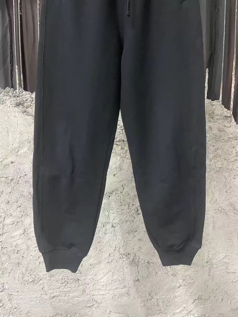 Miu Miu Miu Miu Miu black pocket cloth logo sweatpants Size US 30 / EU 46 - 4 Thumbnail