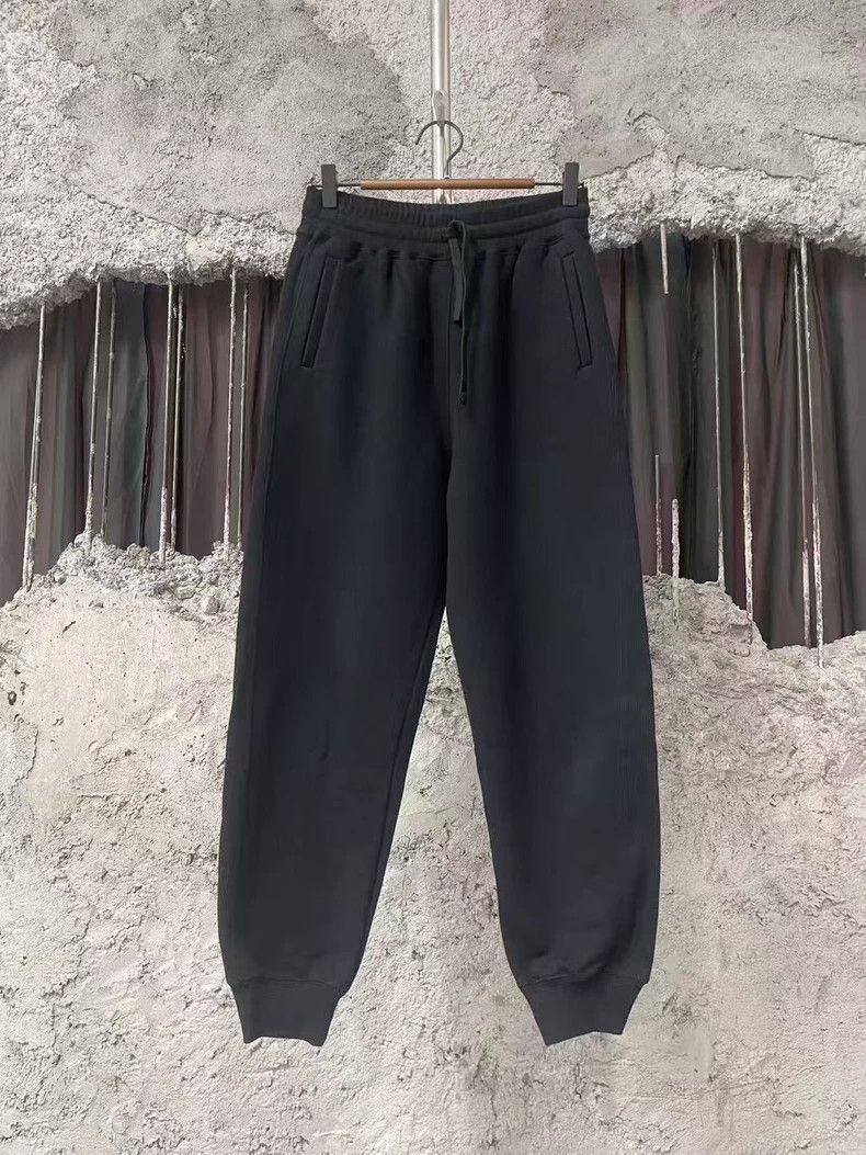 Miu Miu Miu Miu Miu black pocket cloth logo sweatpants Size US 30 / EU 46 - 2 Thumbnail