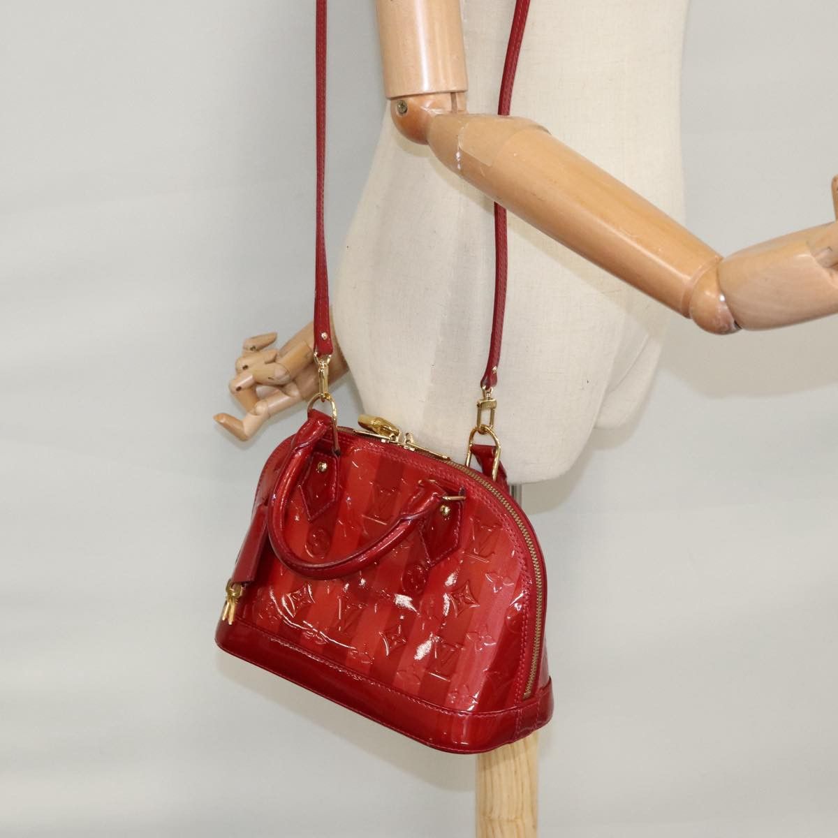 Louis Vuitton Alma Red Patent Leather Handbag (Pre-Owned) Size ONE SIZE - 16 Thumbnail