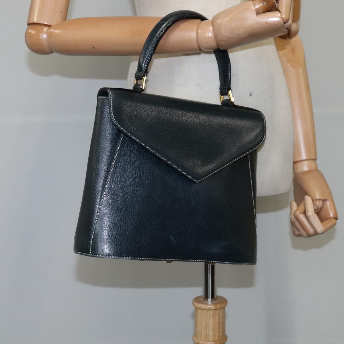 Salvatore Ferragamo Navy Leather Handbag (Pre-Owned) Size ONE SIZE - 20 Thumbnail