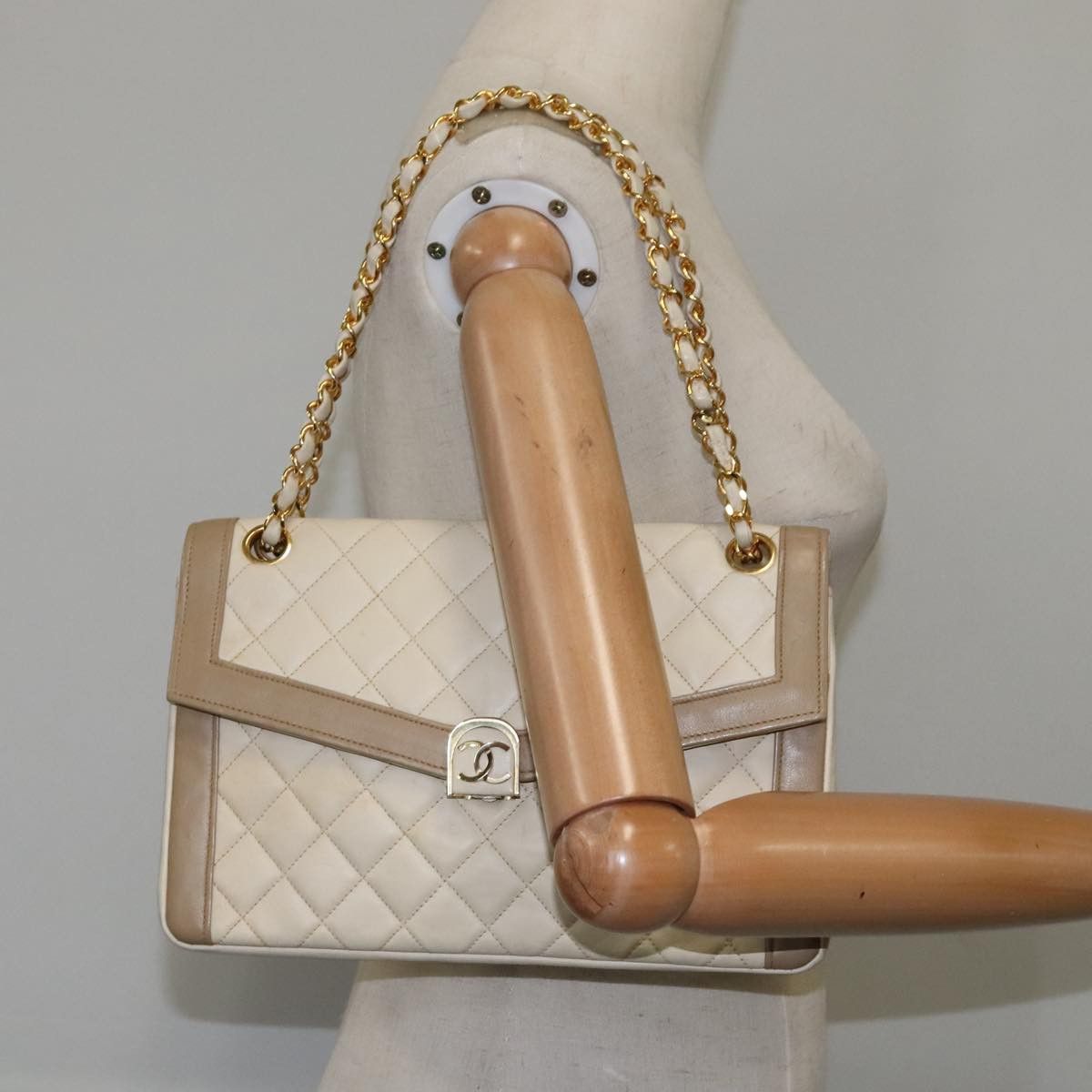 Chanel Single Flap Beige Leather Shoulder Bag (Pre-Owned) Size ONE SIZE - 12 Thumbnail