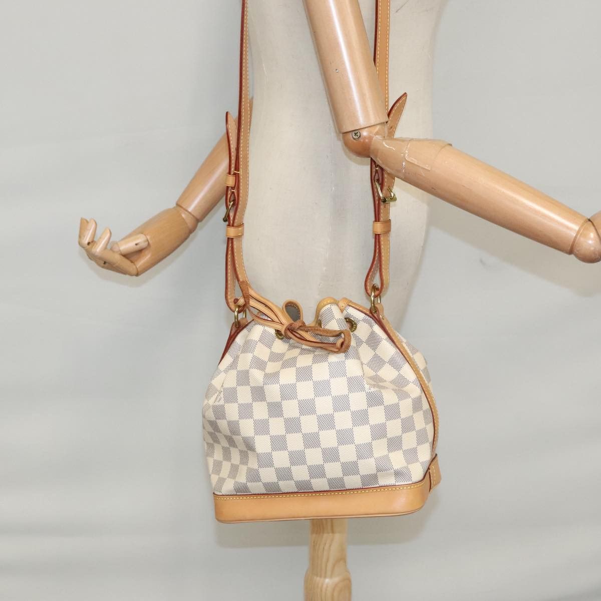 Louis Vuitton Noé Bb White Canvas Shoulder Bag (Pre-Owned) Size ONE SIZE - 14 Thumbnail