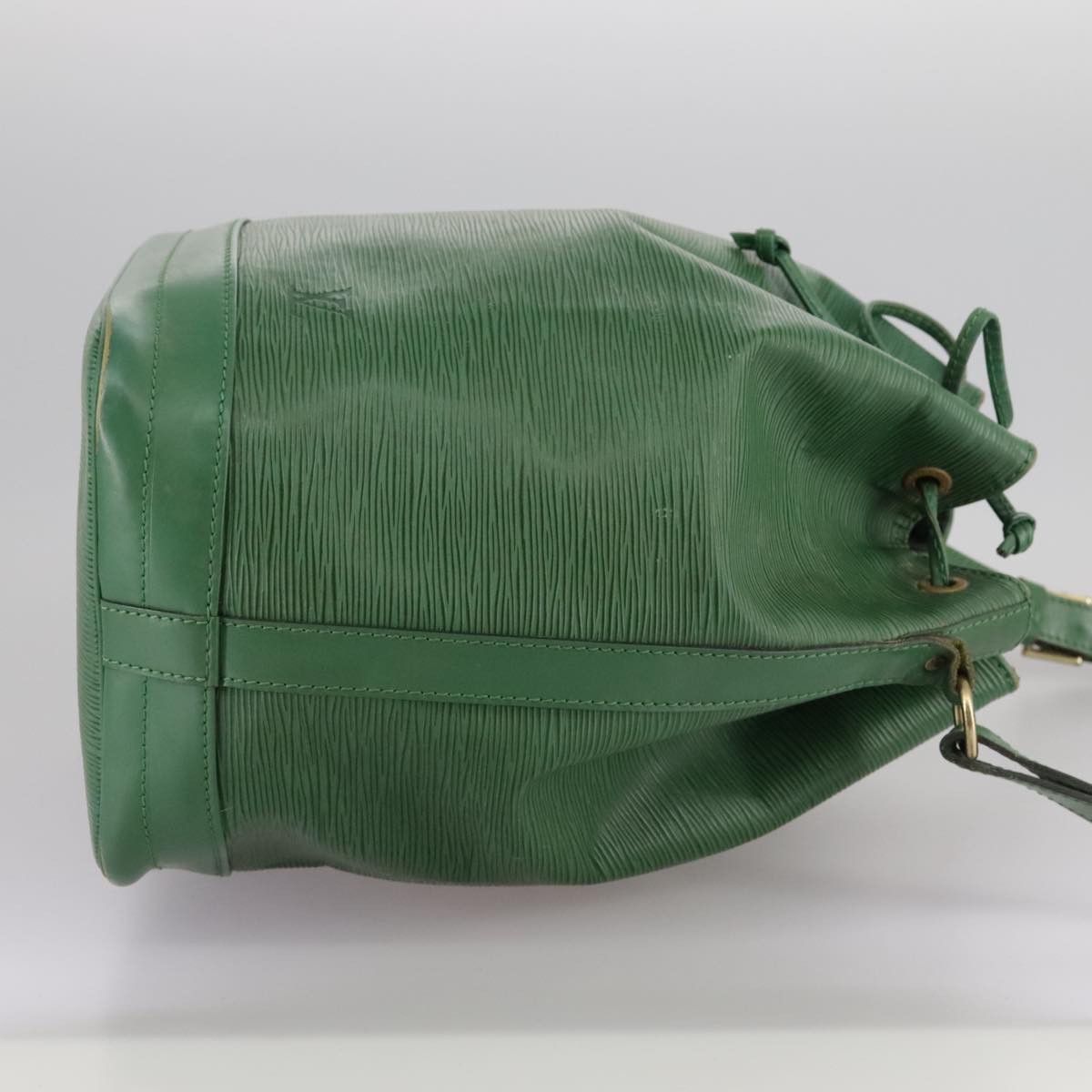 Louis Vuitton Noe Green Leather Shoulder Bag (Pre-Owned) Size ONE SIZE - 4 Thumbnail
