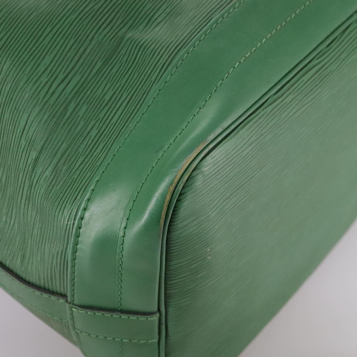 Louis Vuitton Noe Green Leather Shoulder Bag (Pre-Owned) Size ONE SIZE - 10 Thumbnail