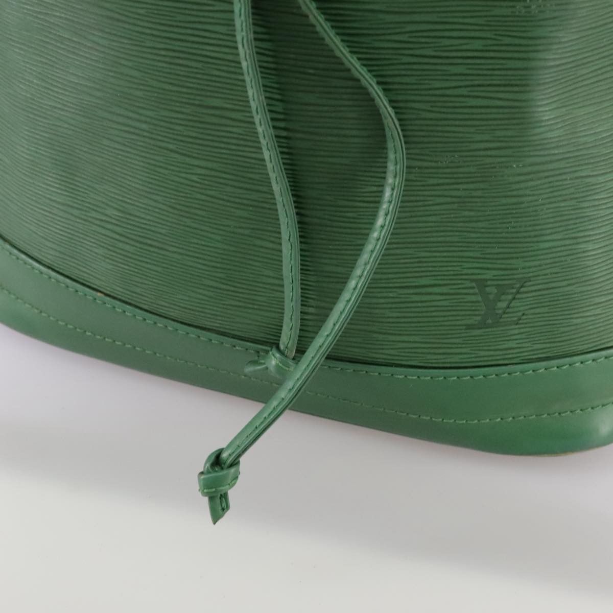 Louis Vuitton Noe Green Leather Shoulder Bag (Pre-Owned) Size ONE SIZE - 18 Thumbnail