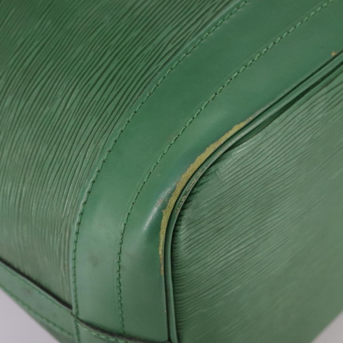 Louis Vuitton Noe Green Leather Shoulder Bag (Pre-Owned) Size ONE SIZE - 8 Thumbnail