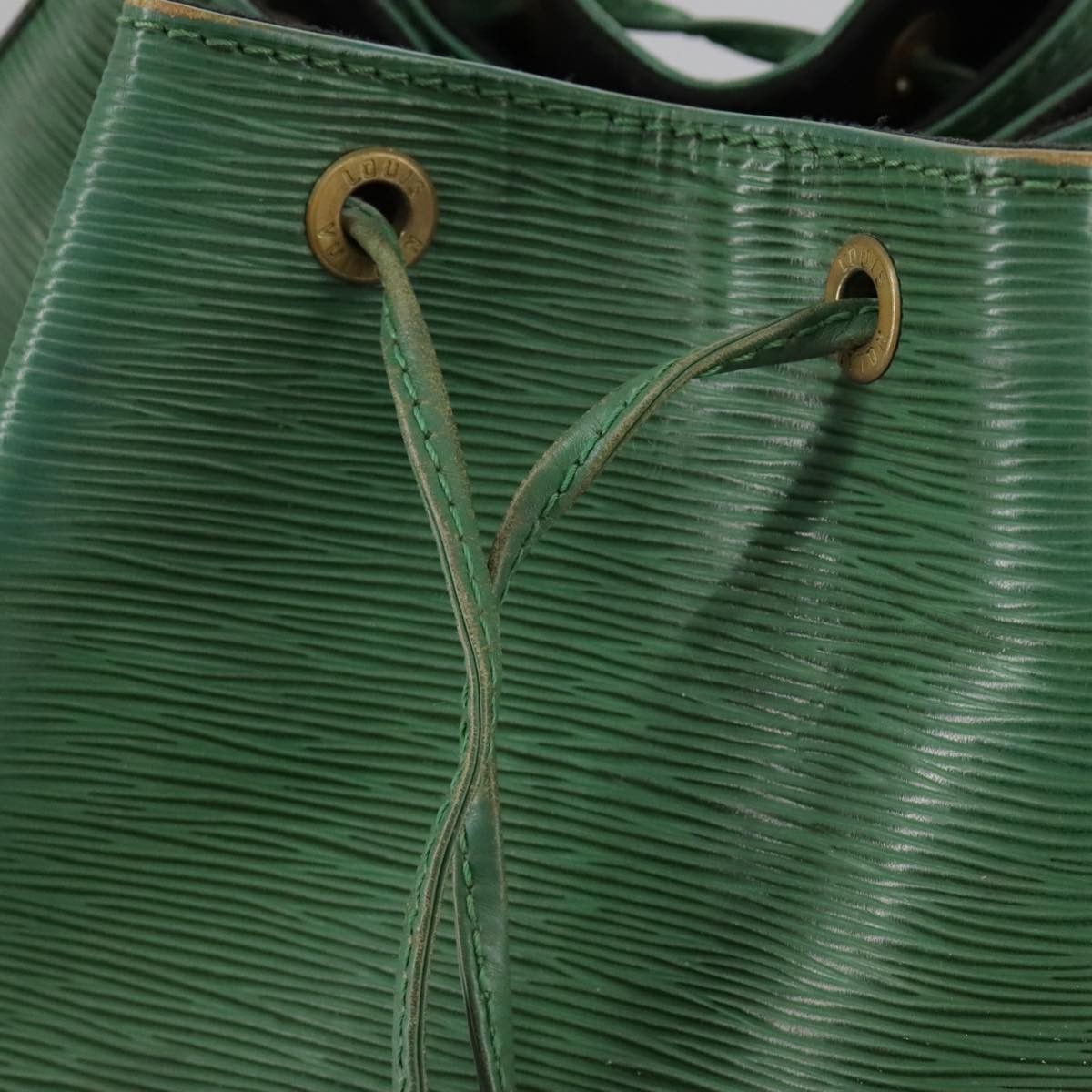 Louis Vuitton Noe Green Leather Shoulder Bag (Pre-Owned) Size ONE SIZE - 13 Thumbnail