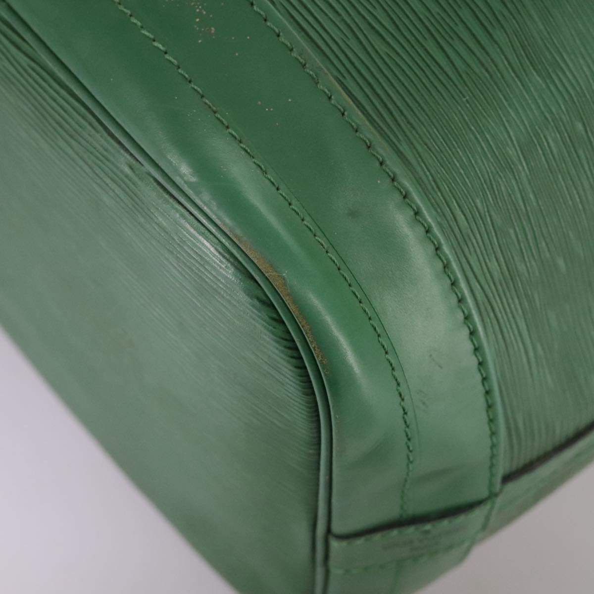 Louis Vuitton Noe Green Leather Shoulder Bag (Pre-Owned) Size ONE SIZE - 11 Thumbnail