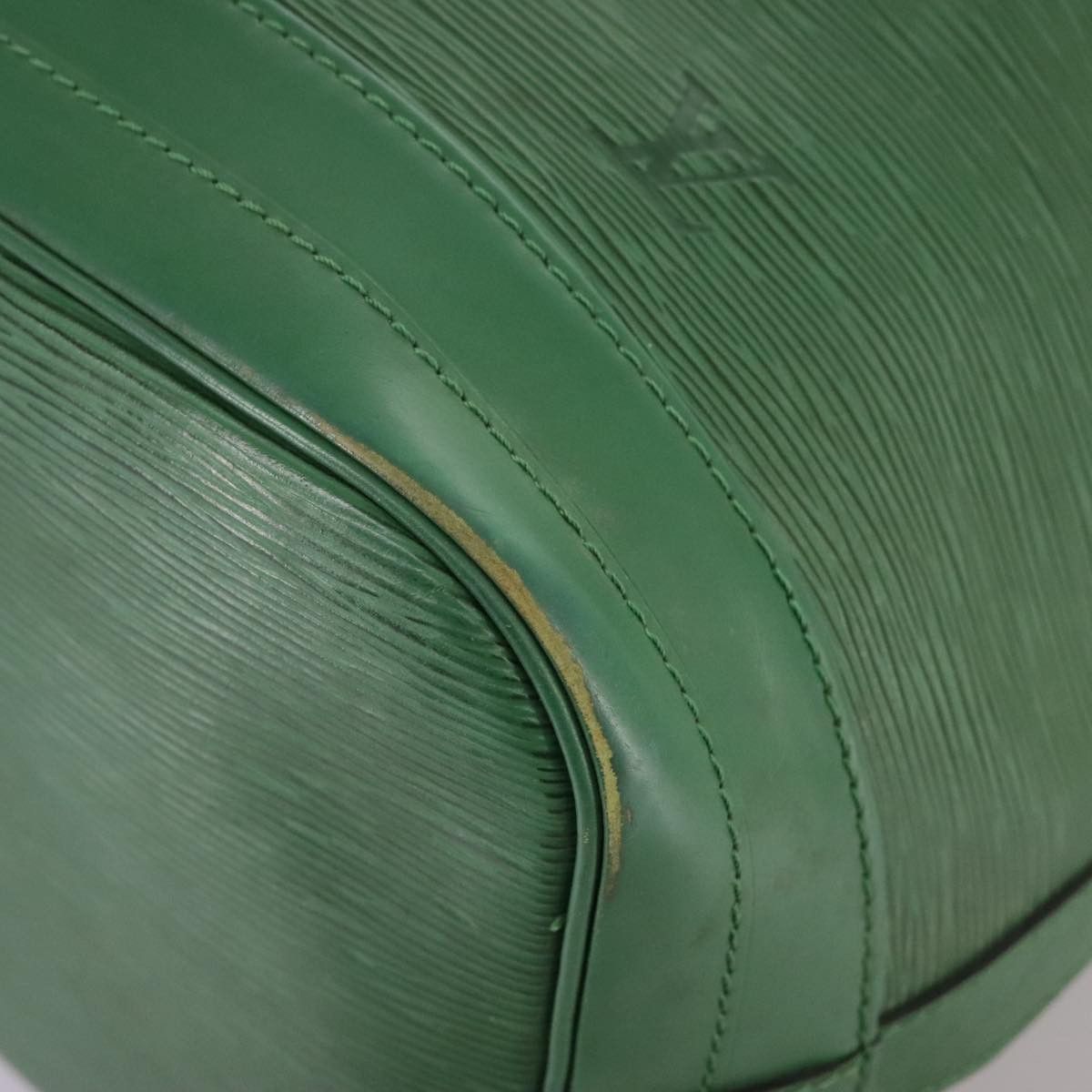 Louis Vuitton Noe Green Leather Shoulder Bag (Pre-Owned) Size ONE SIZE - 9 Thumbnail