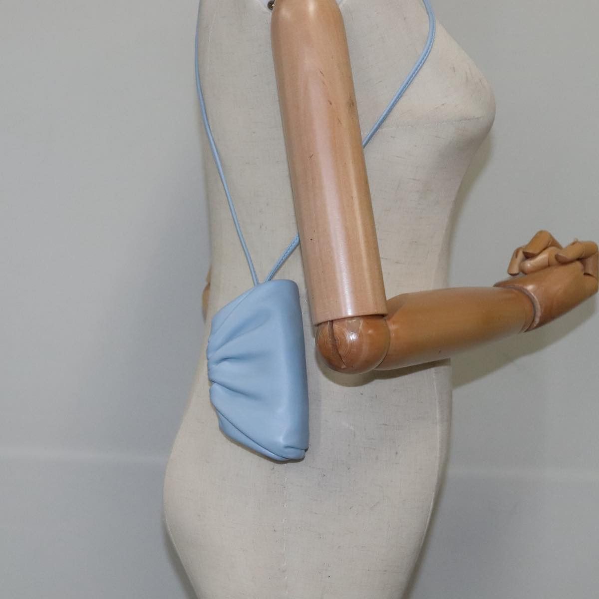 Bottega Veneta The Pouch Blue Leather Clutch Bag (Pre-Owned) Size ONE SIZE - 14 Thumbnail