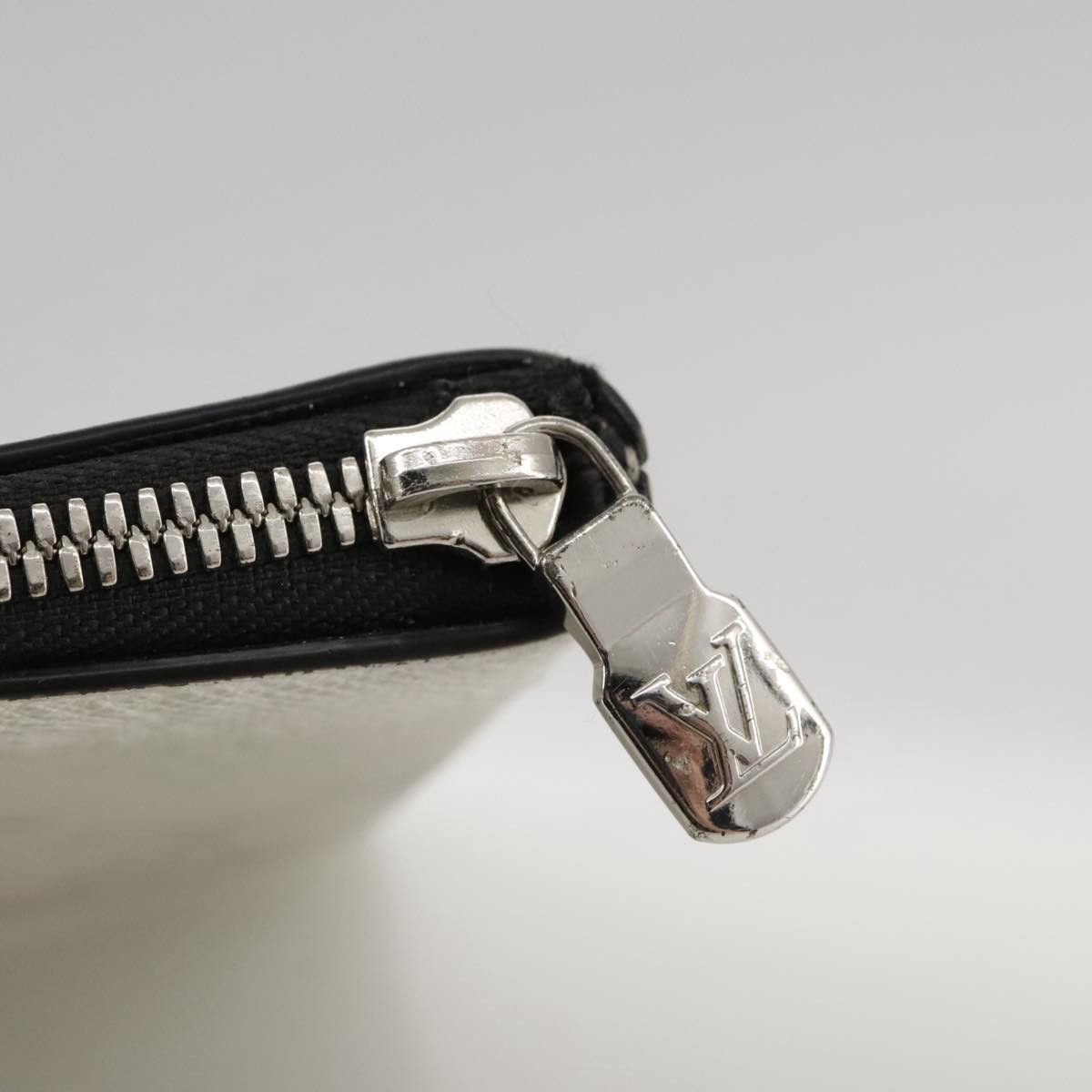 Louis Vuitton Discovery Grey Canvas Clutch Bag (Pre-Owned) Size ONE SIZE - 11 Thumbnail