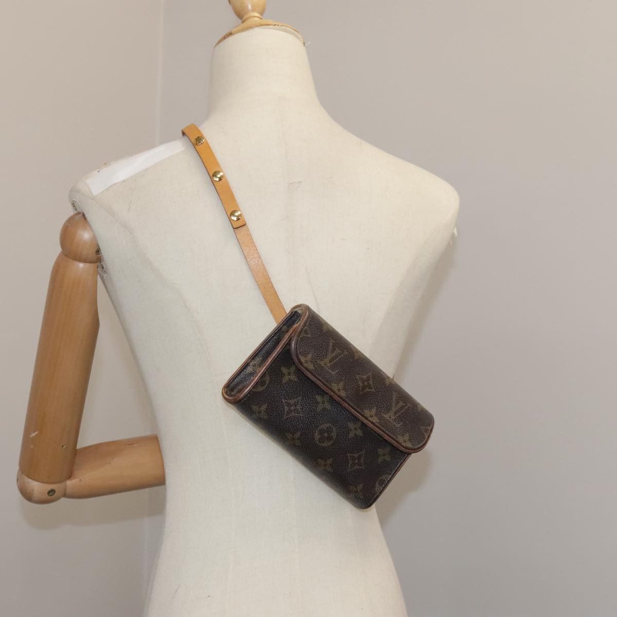 Louis Vuitton Florentine Brown Canvas Clutch Bag (Pre-Owned) Size ONE SIZE - 16 Thumbnail