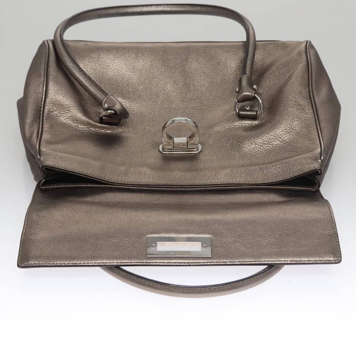 Salvatore Ferragamo Gancini Silver Leather Handbag (Pre-Owned) Size ONE SIZE - 19 Thumbnail