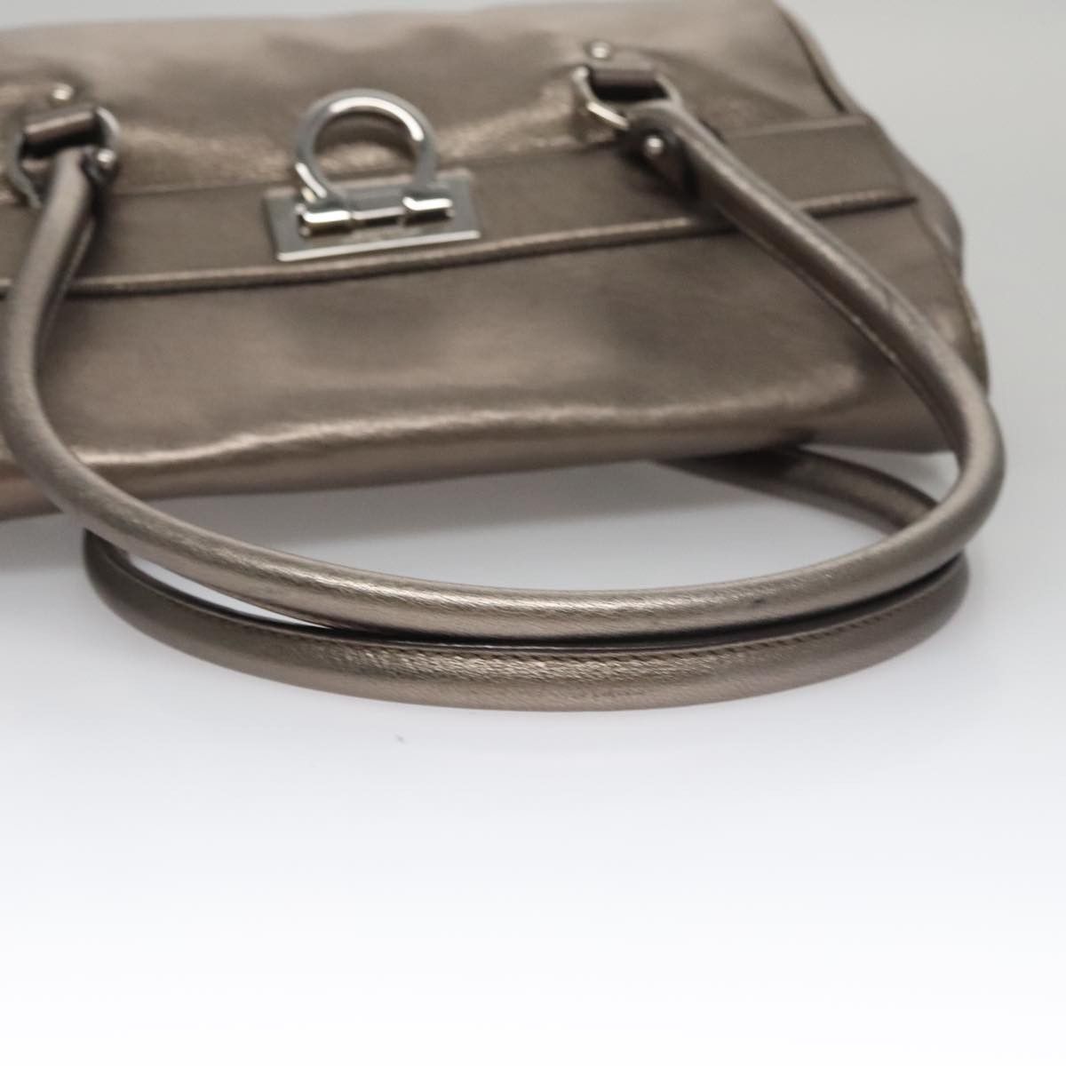 Salvatore Ferragamo Gancini Silver Leather Handbag (Pre-Owned) Size ONE SIZE - 10 Thumbnail