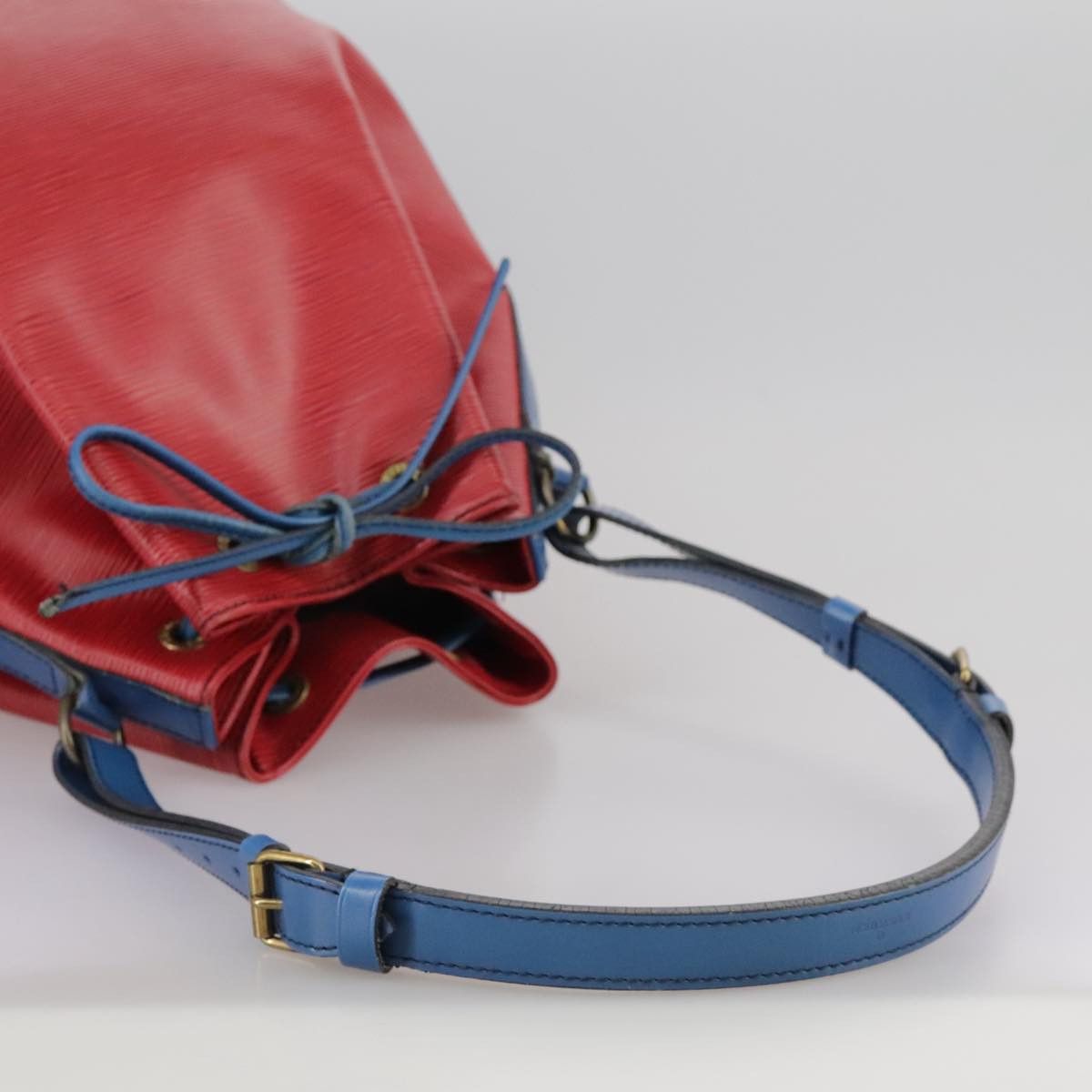 Louis Vuitton Noe Red Leather Shoulder Bag (Pre-Owned) Size ONE SIZE - 5 Thumbnail