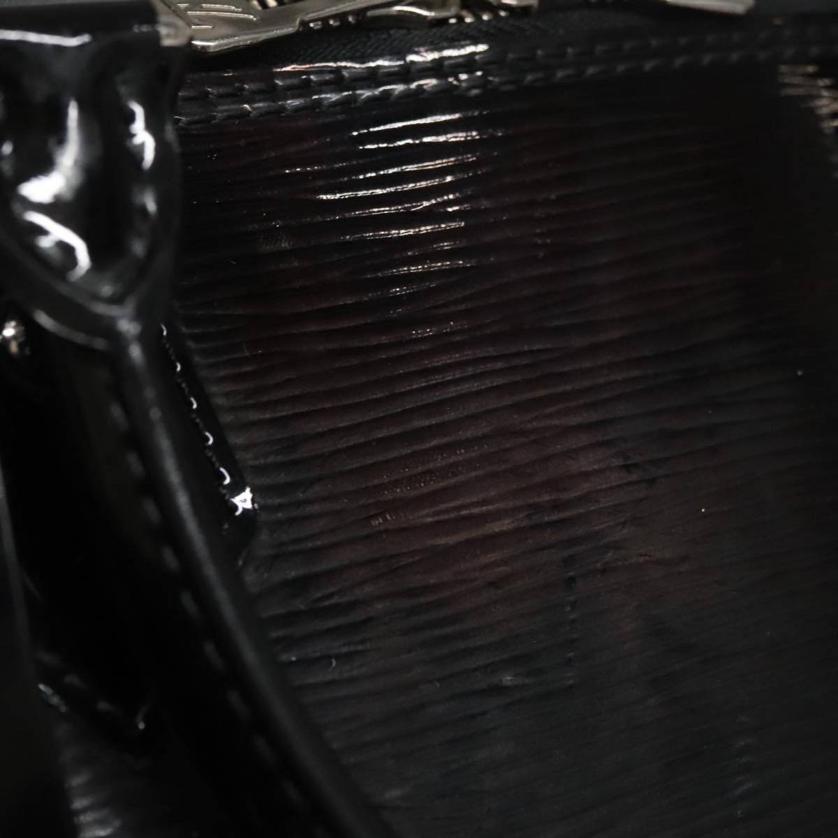 Louis Vuitton Alma Black Leather Handbag (Pre-Owned) Size ONE SIZE - 19 Thumbnail