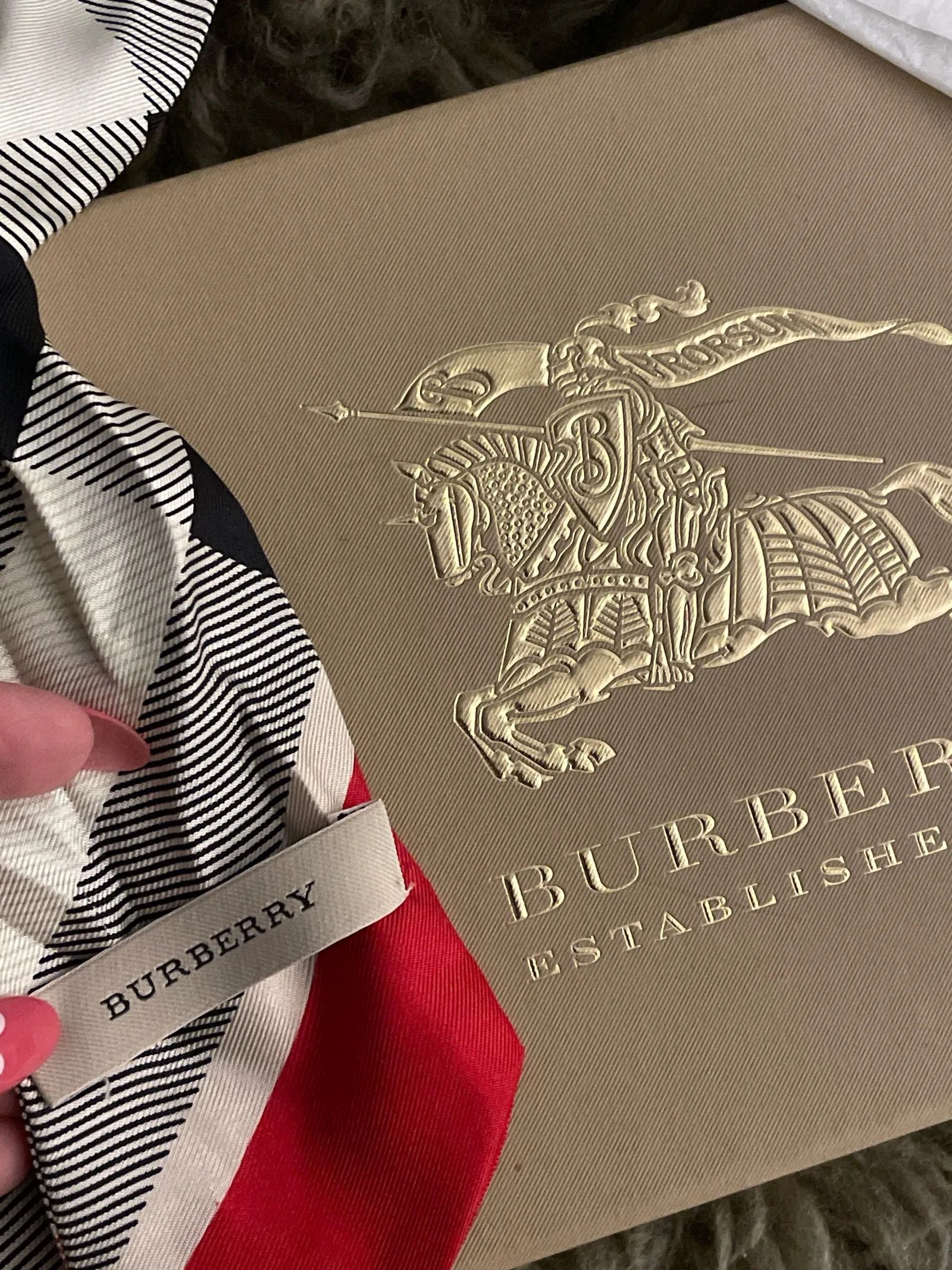 Burberry Burberry Scarf Size ONE SIZE - 2 Thumbnail