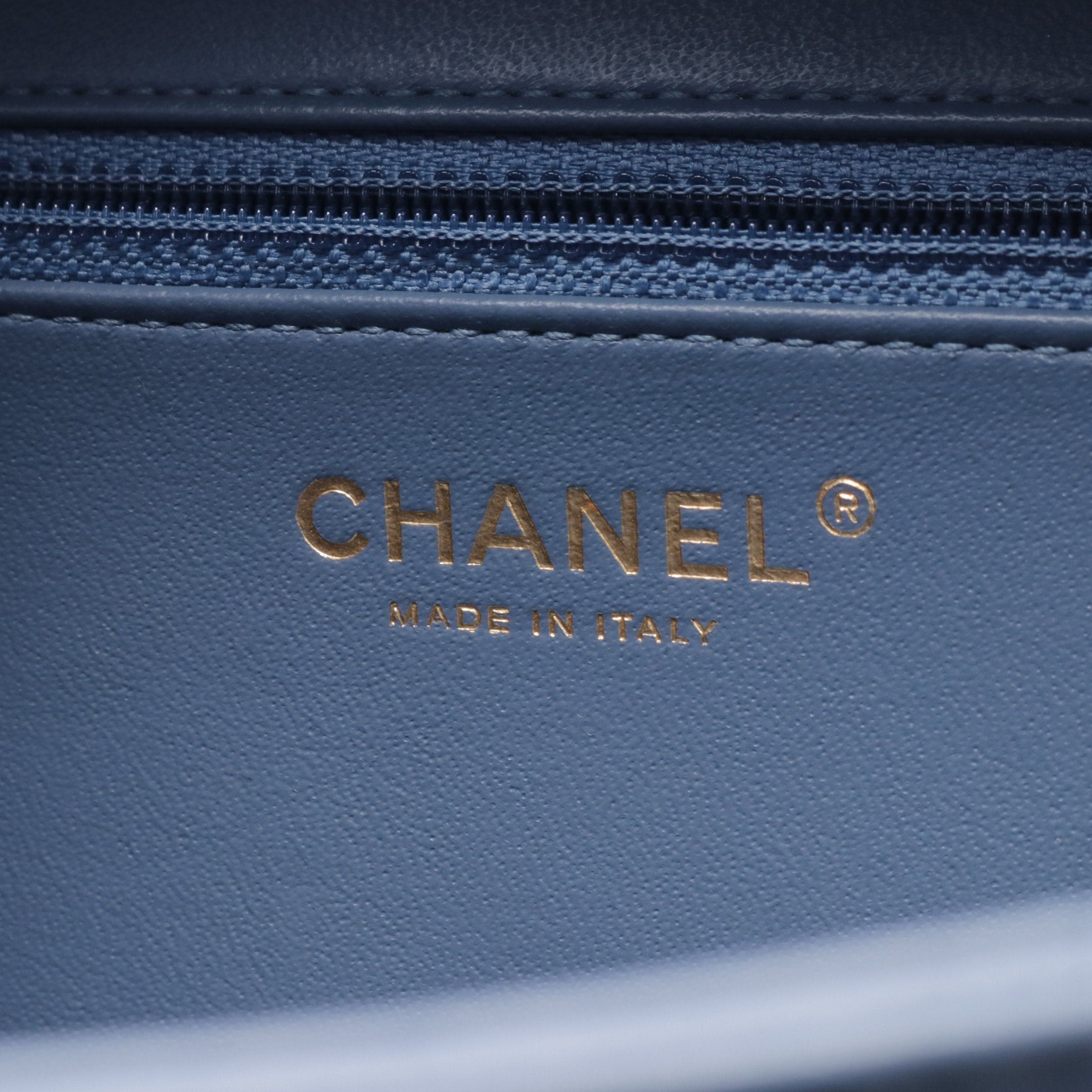 Chanel Chanel Cc Filigree Matelasse Vanity Chain Shoulder Bag Caviar Skin Leather Navy Gold Hardware Size ONE SIZE - 4 Thumbnail