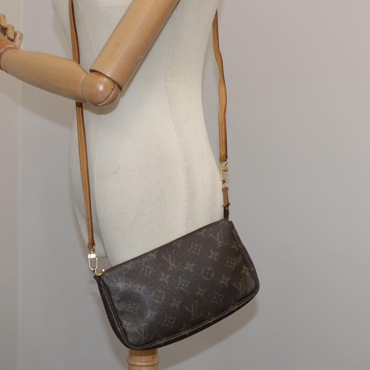 Louis Vuitton Pochette Accessoire Brown Canvas Clutch Bag (Pre-Owned) Size ONE SIZE - 20 Thumbnail