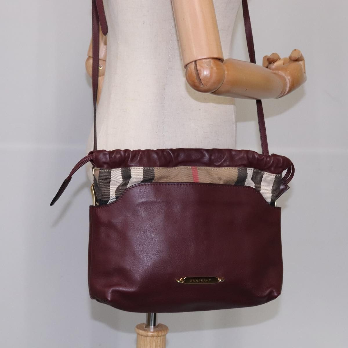Burberry House Check Burgundy Leather Shoulder Bag (Pre-Owned) Size ONE SIZE - 14 Thumbnail