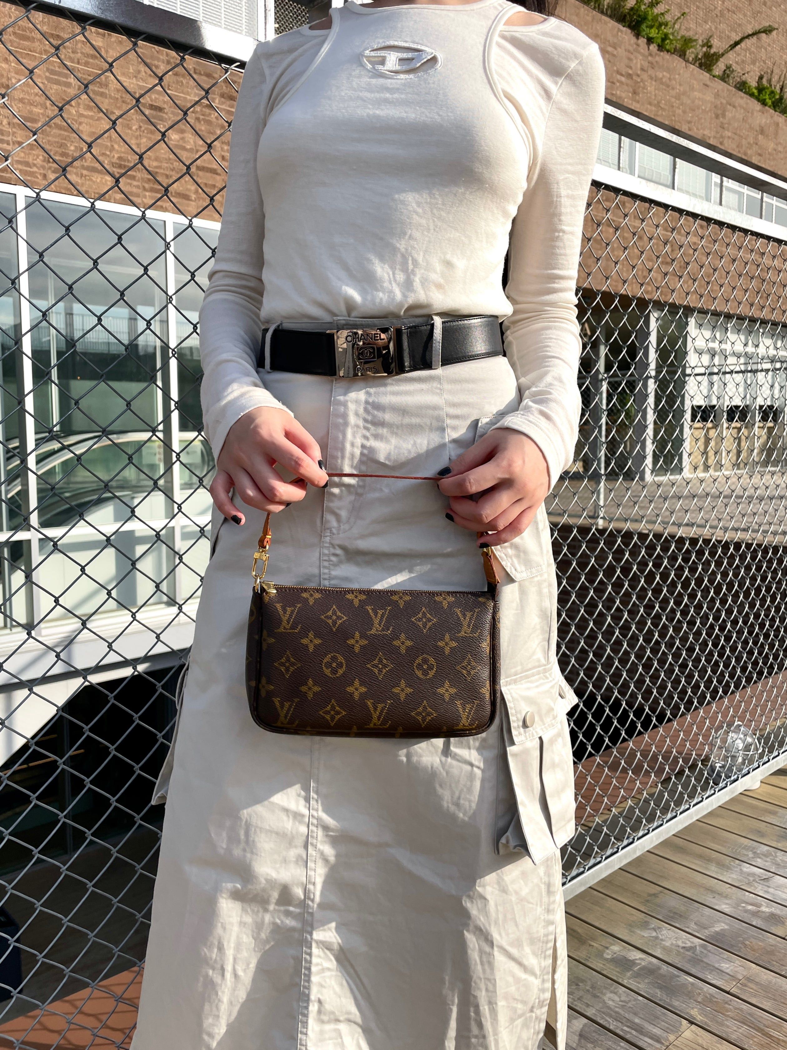 Louis Vuitton Louis Vuitton Monogram Pochette Accessory M51980 Size ONE SIZE - 2 Thumbnail