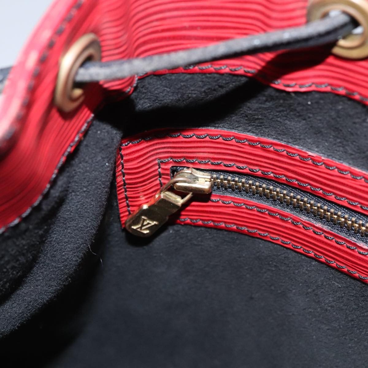 Louis Vuitton Noe Red Leather Shoulder Bag (Pre-Owned) Size ONE SIZE - 14 Thumbnail