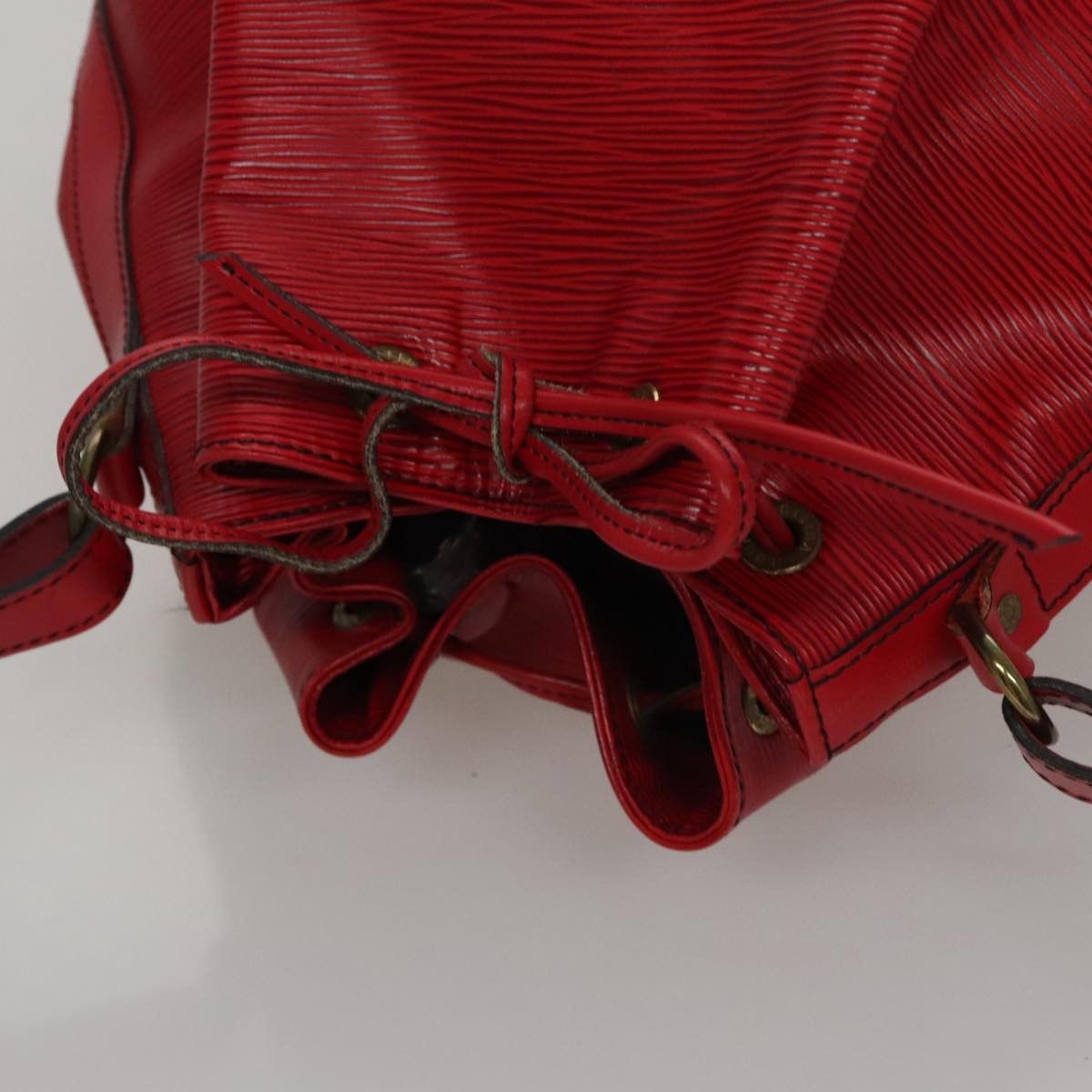 Louis Vuitton Noe Red Leather Shoulder Bag (Pre-Owned) Size ONE SIZE - 19 Thumbnail